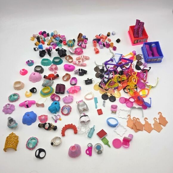 LOL Surprise TOTS Lil Sisters and OMG Accessories - Picture 14 of 16